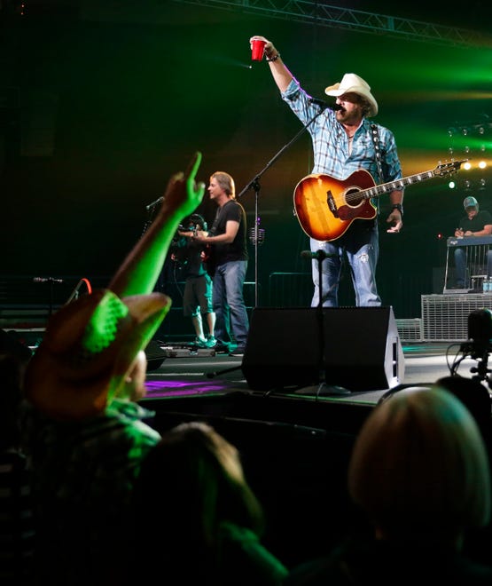 Toby Keith performs Aug. 25, 2017 at the Resch Center in Ashwaubenon, Wis.