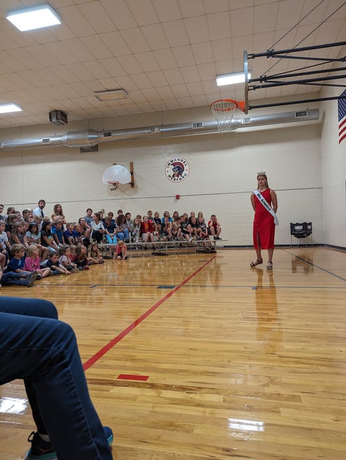 Grace Stanke visits students at schools as Miss America.