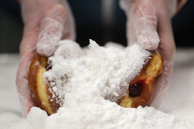 Owner Dawn Ebert coats paczki with powdered sugar at Simple Simon bakery on Thursday, February 1, 2024 in Appleton, Wis.
Wm. Glasheen USA TODAY NETWORK-Wisconsin